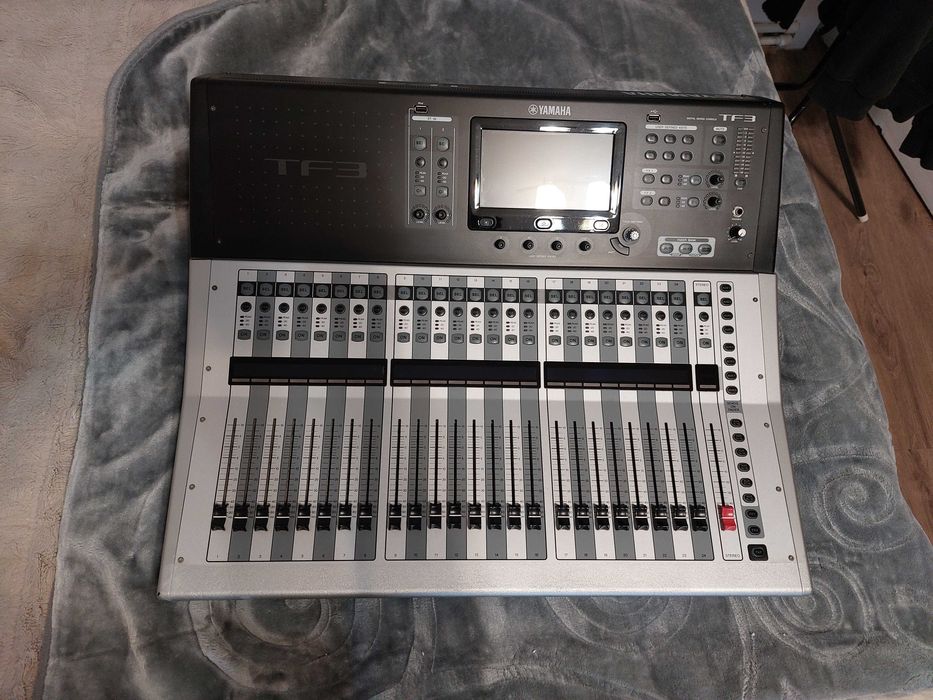 De vânzare mixer digital Yamaha TF3 în stare bună.