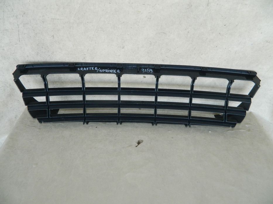 Grila intre proiectoare, VW Crafter  /  Mercedes Sprinter, 2007, 2008, 2009, 2010, 2011, 2012, 2013,  , 2E0807835A  /  9068850153