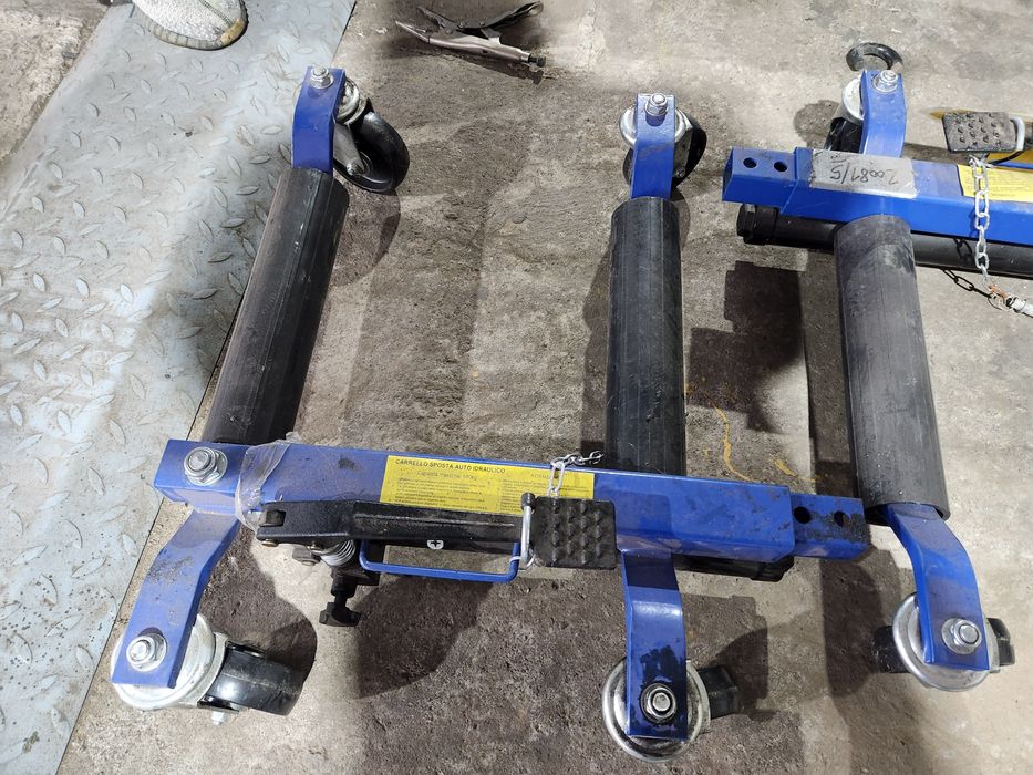 Set 2 carucioare hidraulice pentru transportat autovehicule