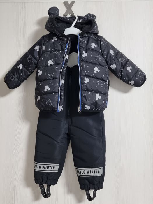 Geacă Mickey Mouse și pantaloni de zăpadă