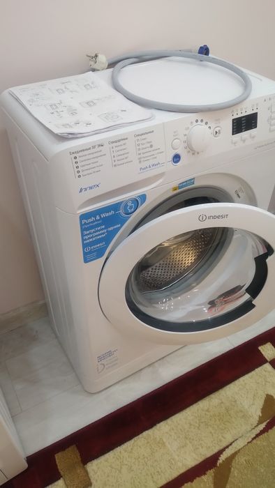 Продам стиральную машину Indesit