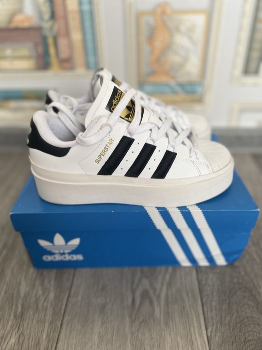 кроссовки адидас BONEGA