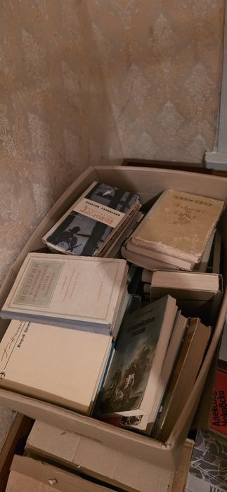 Продавам стари Руски книги!