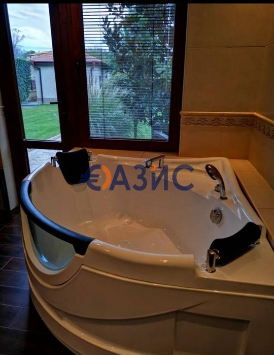 Луксозна вила с панорамна гледка В С. Аврен, област Варна, 196 кв. м,