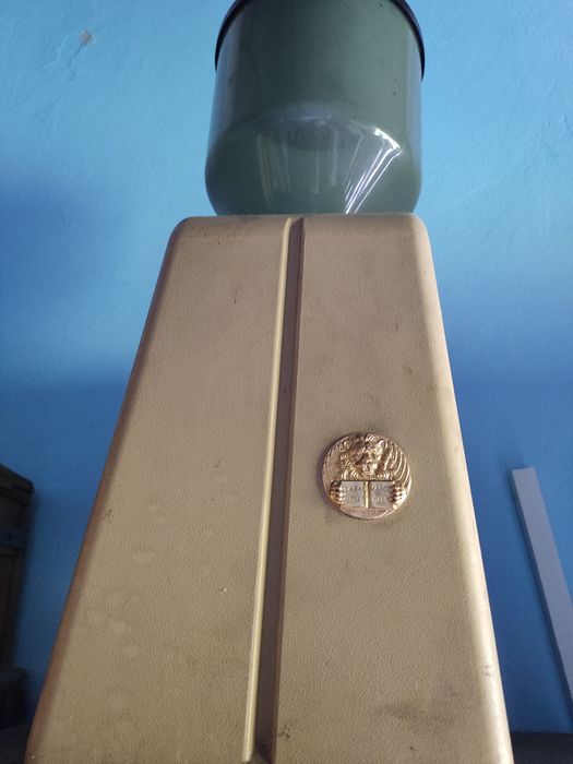 Продавам професионална кафемелачка с дозатор