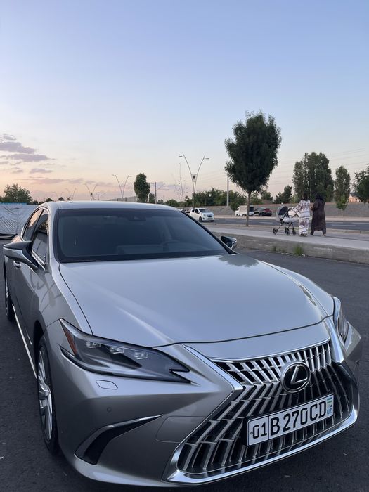 Lexus ES300 Premium 2025