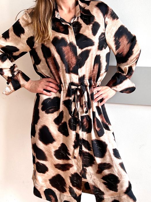 Страхотна женствена секси рокля на бутиковия бранд Karmamia