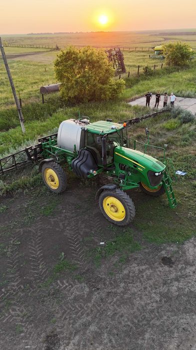 Продается опрыскиватель John Deere 4830