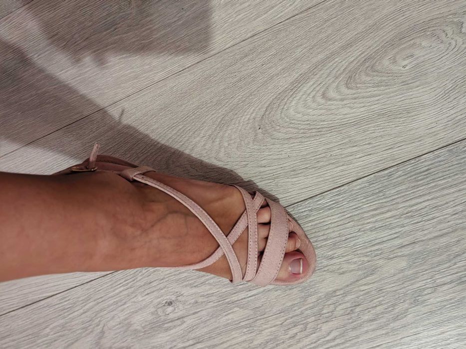 Сандали на ток цвят Пудра