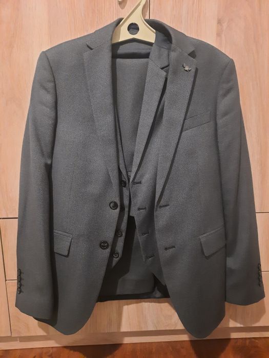 Продается  костюм