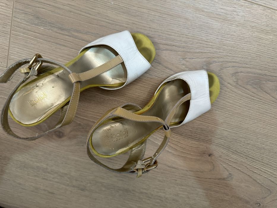 Босоножки отдам даром!