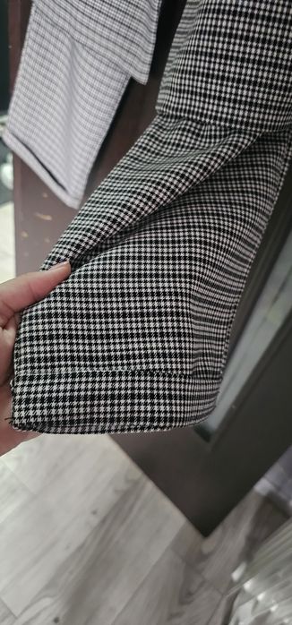 Продам костюм брючный в клетку