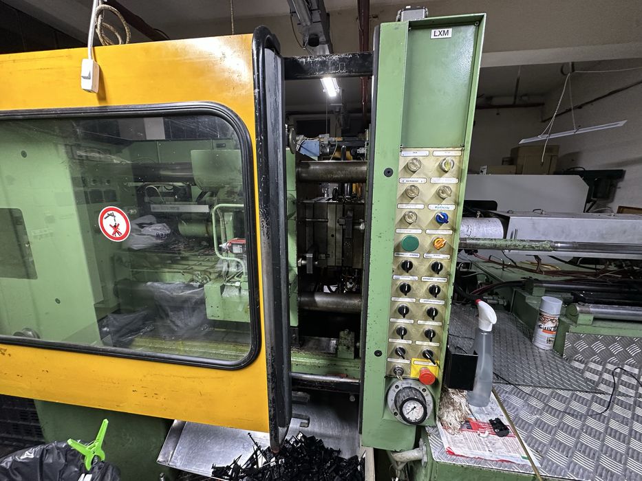 Продавам шприц машини ENGEL  ES 600/125 два броя