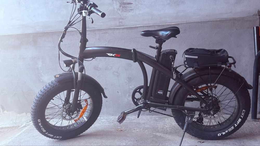 Vand sau schimb bicicleta electrica in stare perfecta de functionare cu incarcator ei plus o baterie rezerva