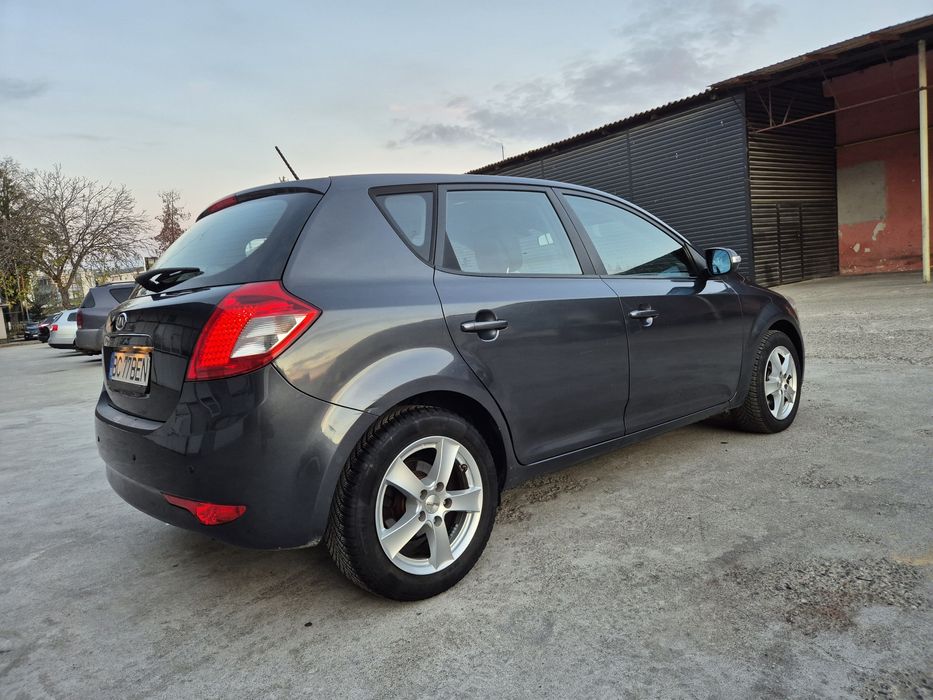 Kia Ceed  2010 1.6 crdi Schimb cu auto cu Cutie automată
