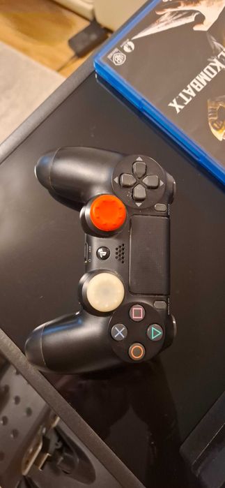 Vând playstation 4 pro 1TB