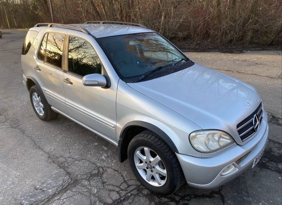 Vand sau schimb  Mercedes ML270 CDI 4Matic 2.7 Diesel 5 in linie  Cutie Automata  An 2003 162K Km reali Carte service doar la Mercedes