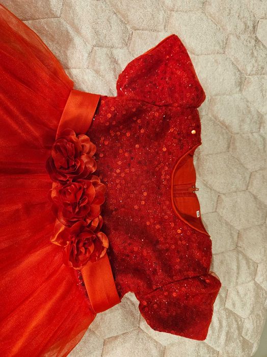 Детска червена рокля