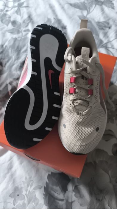 Дамски маратонки Nike