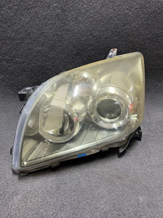 Передние фары Тойота Авенсис Т25 рестайлинг
