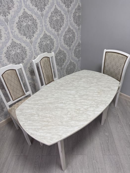 Стол для кухней белый