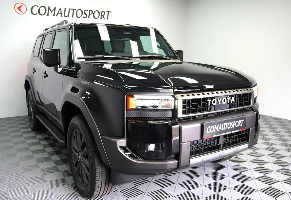 Toyota Land Cruiser Toyota Land Cruiser AT 4x4 Luxury 7 locuri