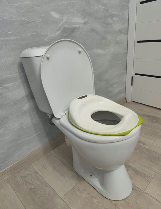 Продам унитаз с бачком