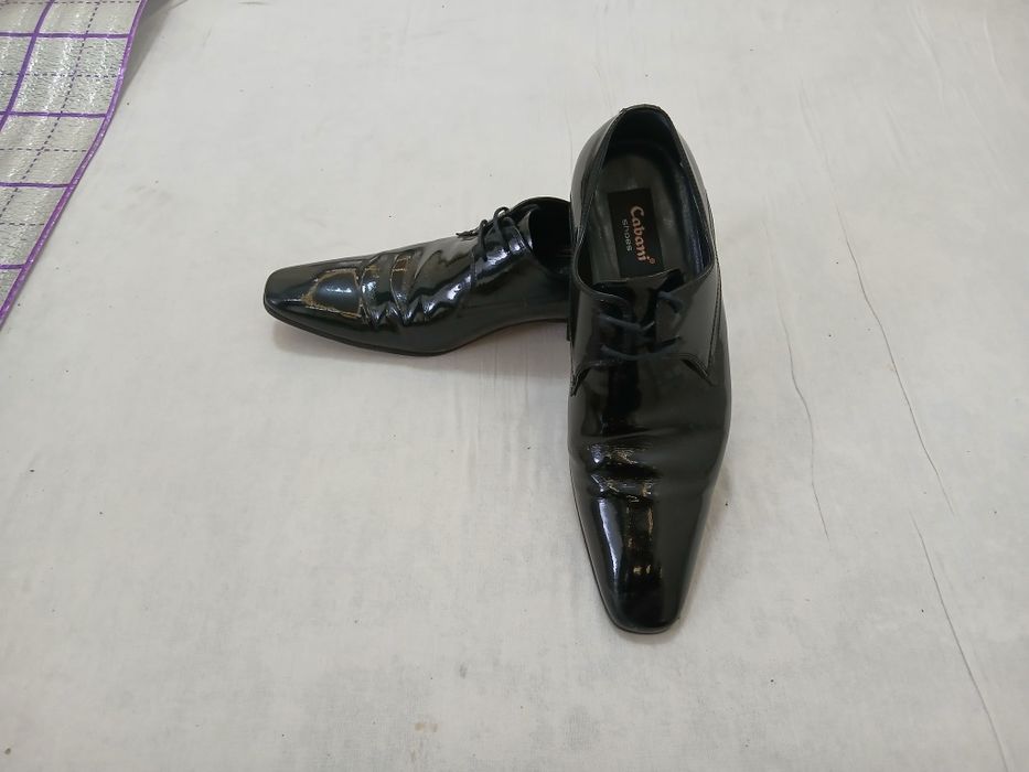 42 размер  Сабани  лакеровний туфли  сотилади бу  холати  яхши ка кий