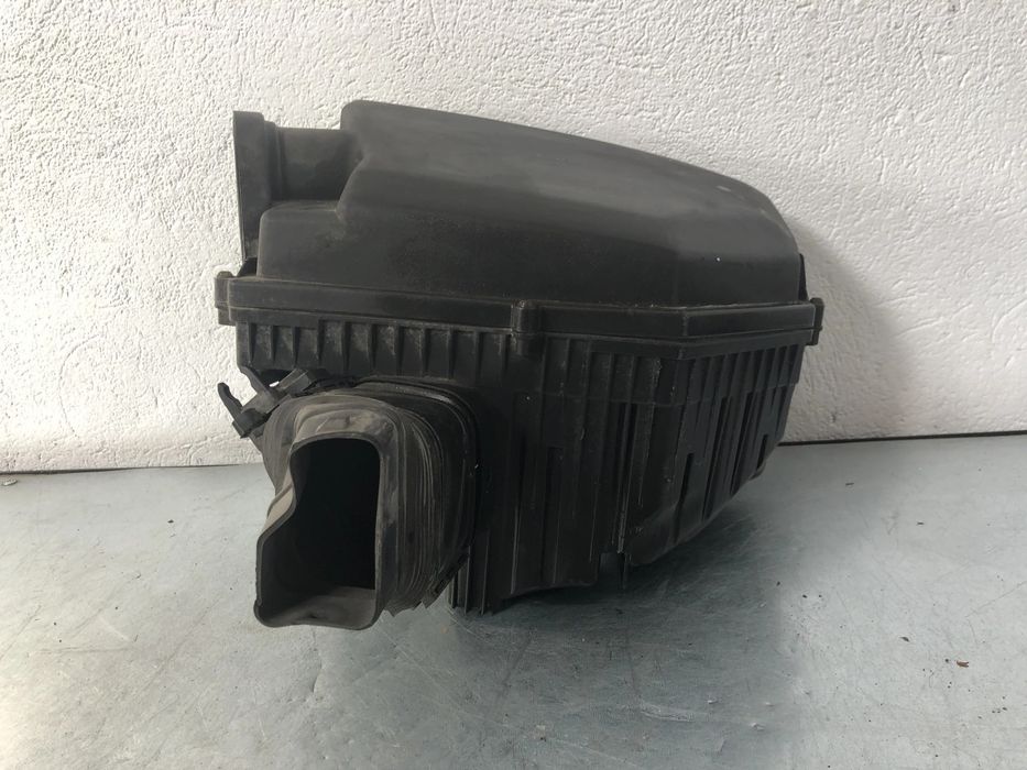 Carcasa filtru aer Volvo V70 2010 cod 30748207