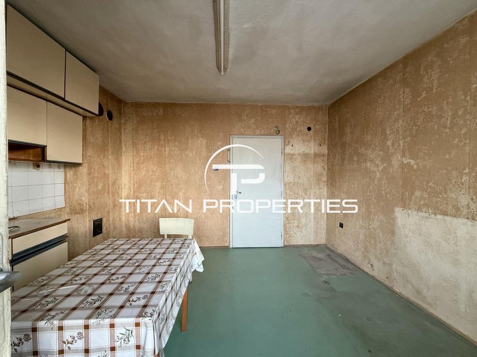 Продава се Тристаен апартамент в Пловдив, Каменица 1 - 100 кв.м за 2100 €/кв.м - Снимка #2