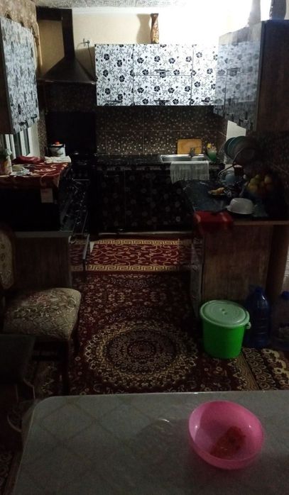 dom 1 etaj 2 xonalik qilingan suv xojatxona bor