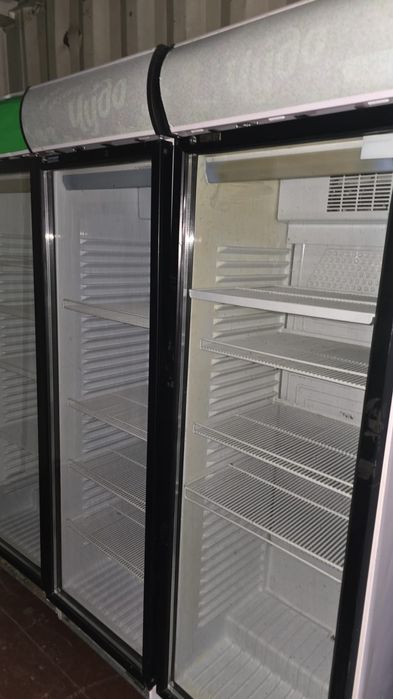 Продам витринный холодильник однодверный