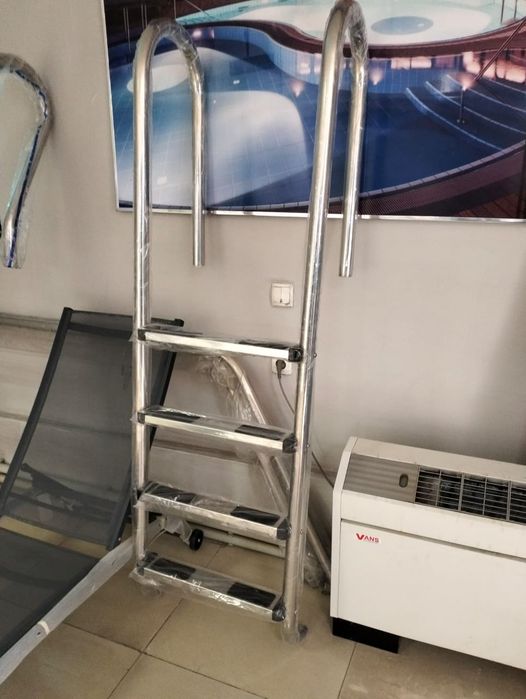 Бассейны фильтра  насосы лестницы