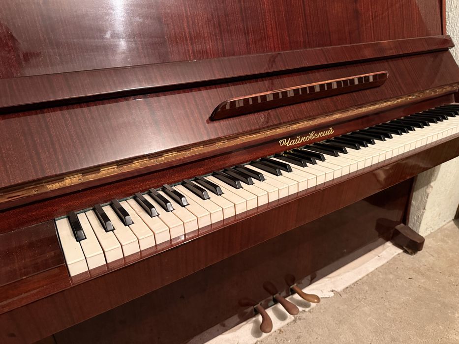 Продавам класическо пиано “Чайковски”