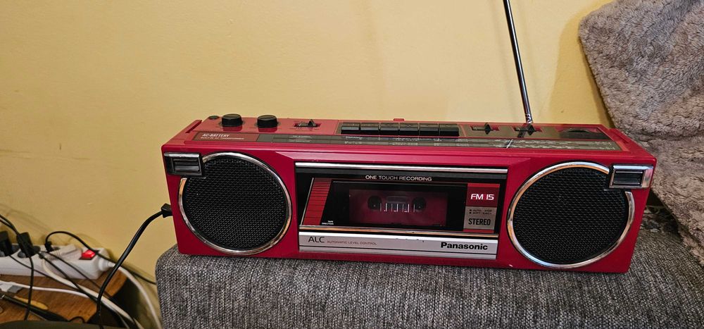 radio casetofon vechi Panasonic RX-FM15L Red