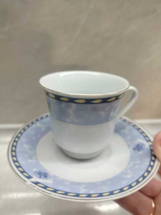 Сервиз за кафе с цветни мотиви