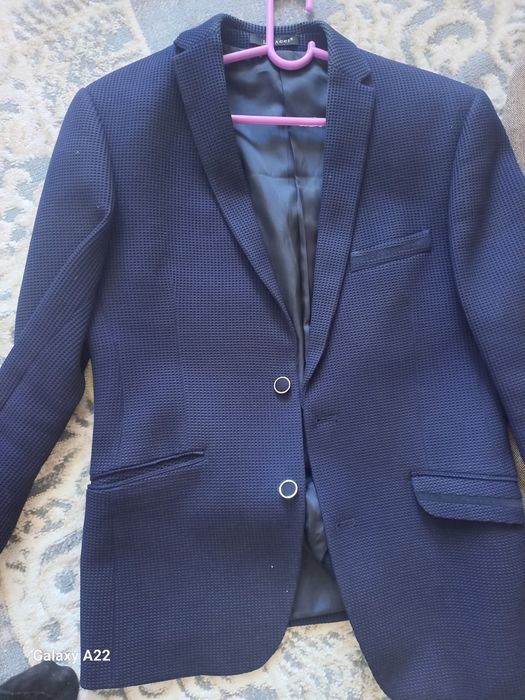 Пиджаки и пальто срочно продаю