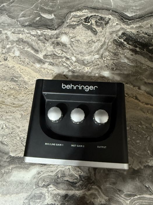 Звукавая карта BEHRINGER U-Phoria UM2