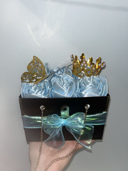 Букет от сатенени рози