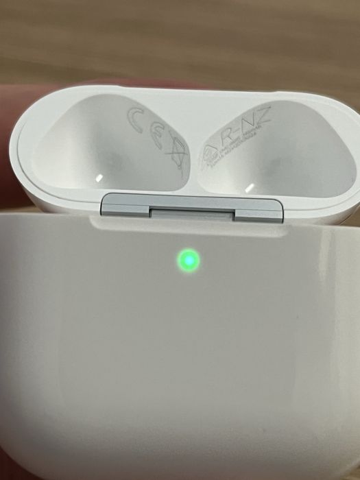 Продам Airpods 4 оригинал