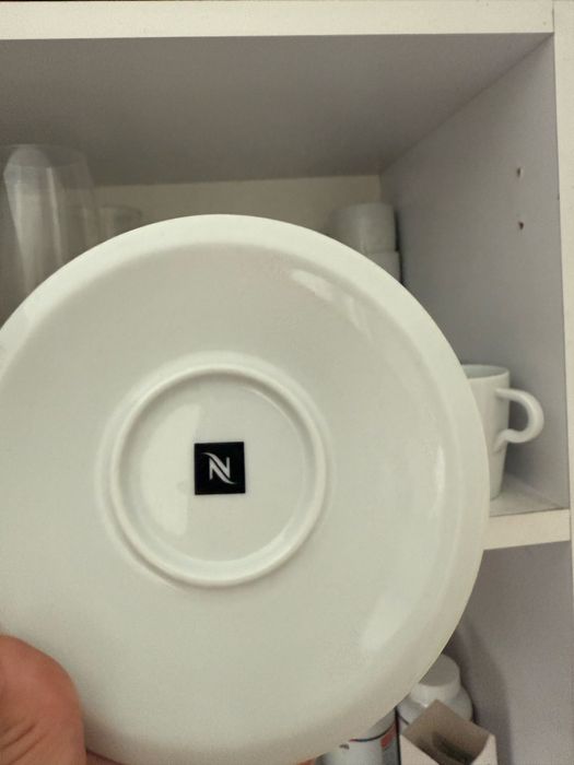 Set cesti espresso + farfurii set albe Nespresso