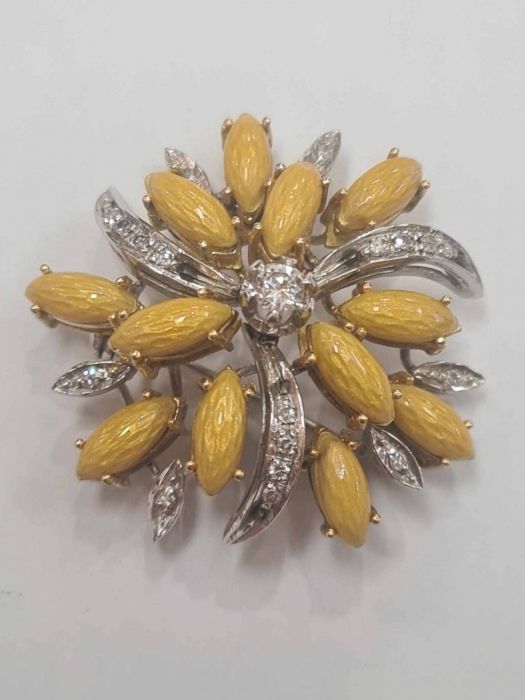 Set brosa si inel din aur galben si alb 18k cu diamante naturale si