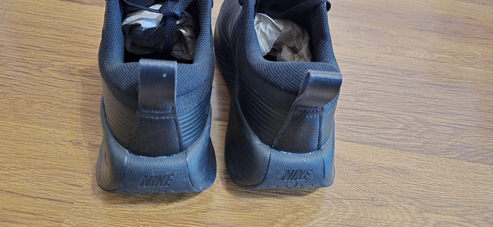 Чисто нови маратонки NIKE унисекс