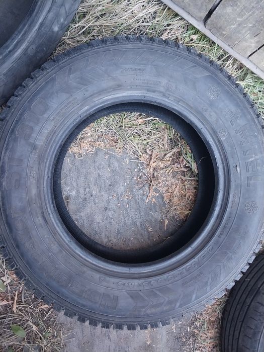 2 шины Amtel 215 65 R15. Есть микротрешины.