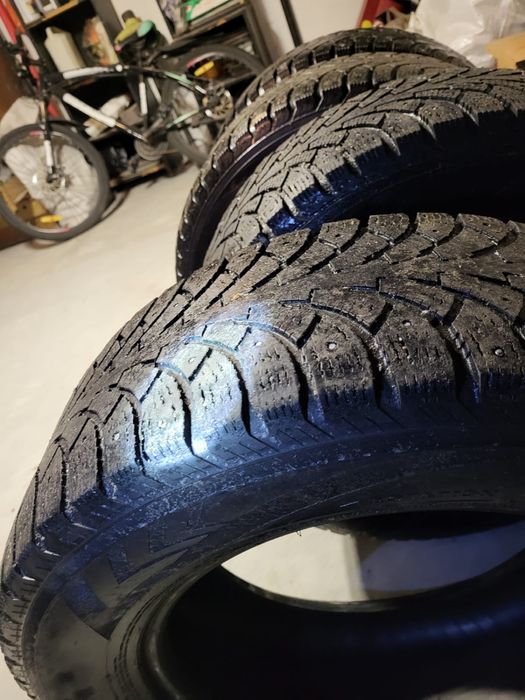 Продам шины R16 215/65 зимние