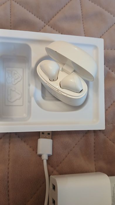 Безжични слушалки и зарядно за 19лв