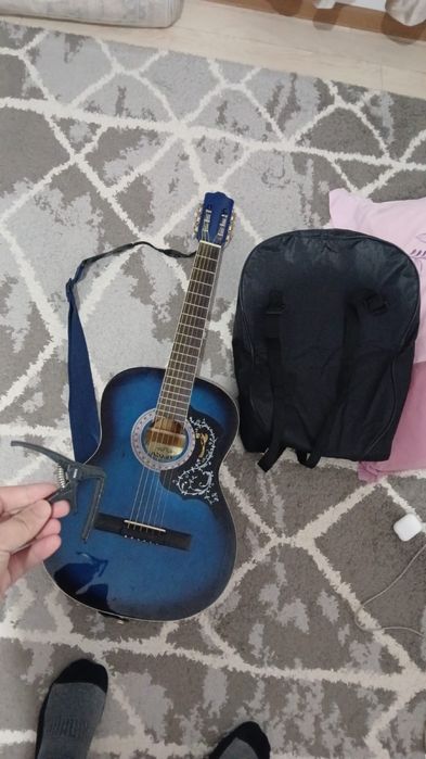 Гитара в хорошем состоянием