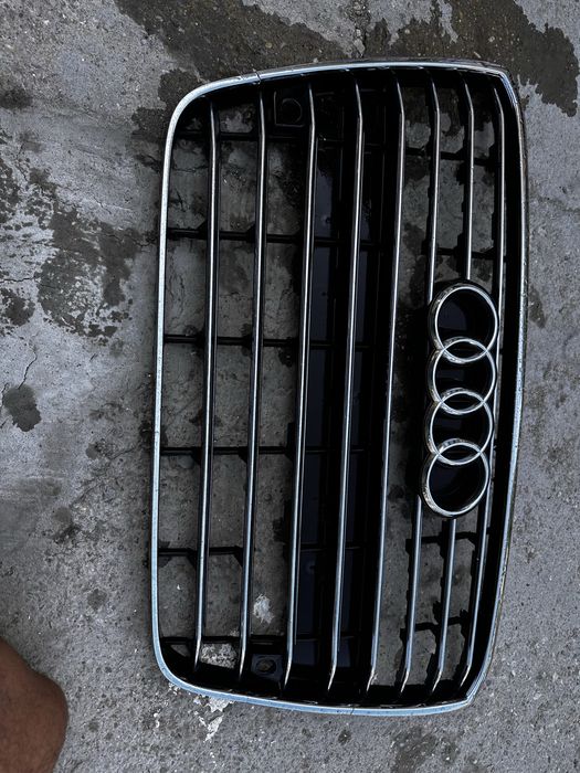 Grilă radiator audi a8.4h.