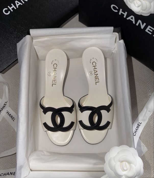 Saboti Chanel Piele naturala pe stoc marimea 41