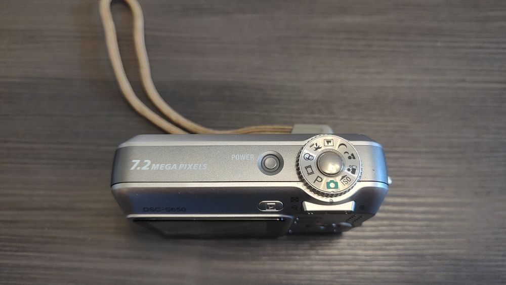 Продавам фотоапарат Sony